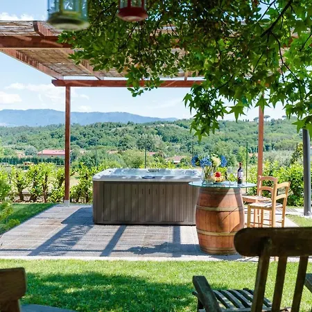 Catia Farmhouse, Three Luxury Bedrooms, A Jacuzzi Pool And A Dream-like Getaway Experience * Capannori