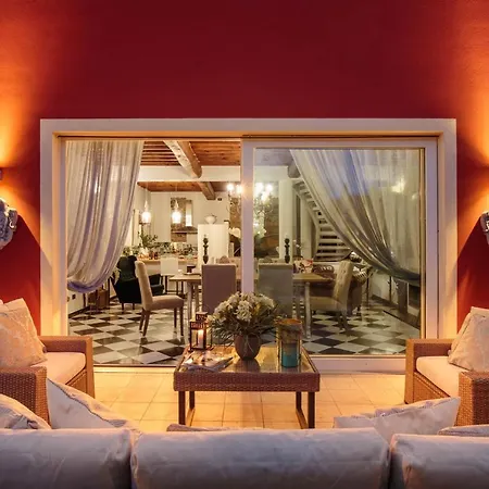 Catia Farmhouse, Three Luxury Bedrooms, A Jacuzzi Pool And A Dream-like Getaway Experience Capannori