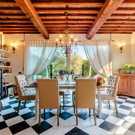 Catia Farmhouse, Three Luxury Bedrooms, A Jacuzzi Pool And A Dream-like Getaway Experience Capannori