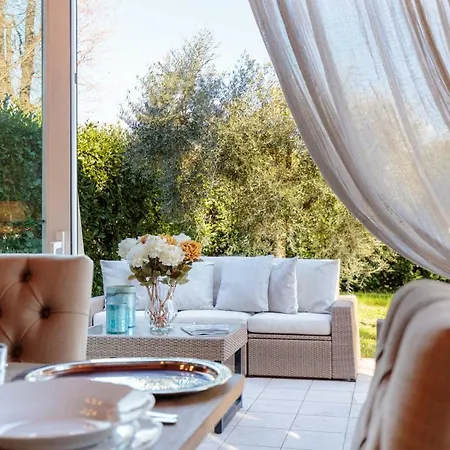 Villa Catia Farmhouse, Three Luxury Bedrooms, A Jacuzzi Pool And A Dream-like Getaway Experience Capannori