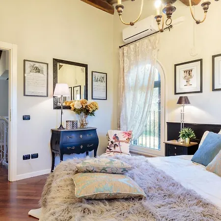 Villa Catia Farmhouse, Three Luxury Bedrooms, A Jacuzzi Pool And A Dream-like Getaway Experience Capannori