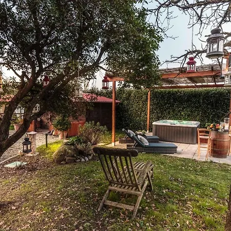 Catia Farmhouse, Three Luxury Bedrooms, A Jacuzzi Pool And A Dream-like Getaway Experience Capannori