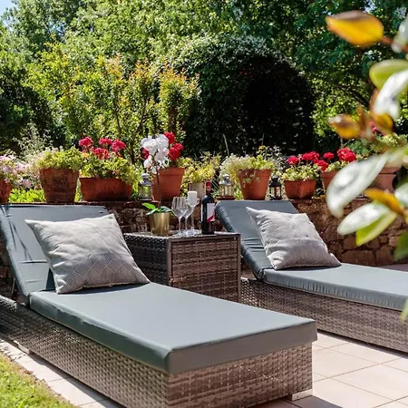 Catia Farmhouse, Three Luxury Bedrooms, A Jacuzzi Pool And A Dream-like Getaway Experience *