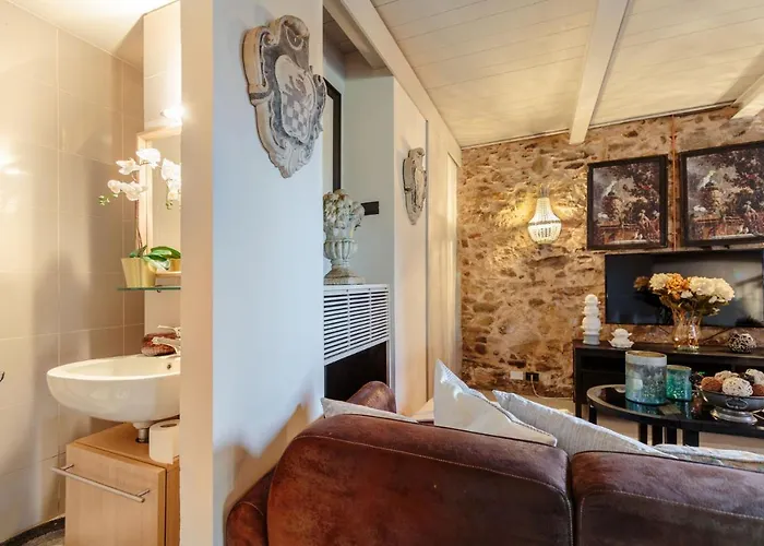 Catia Farmhouse, Three Luxury Bedrooms, A Jacuzzi Pool And A Dream-like Getaway Experience